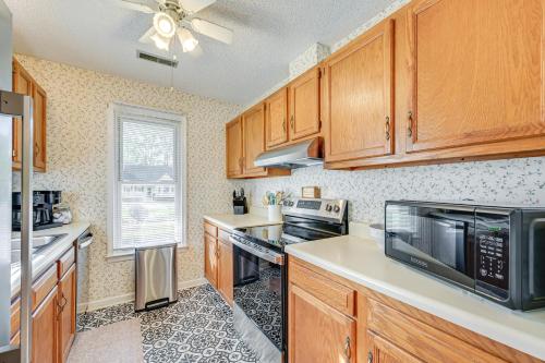 Home with Large Yard 6 Mi to Dtwn Winston-Salem! in Winston-Salem, USA