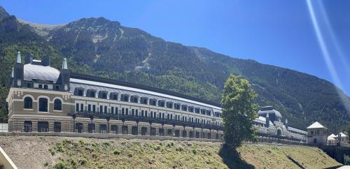 Közeli látványosságok, CALMFRANC atico abuhardillado con vistas al rio y la montana Avistamiento de ciervos en Canfranc Pue in Aisa