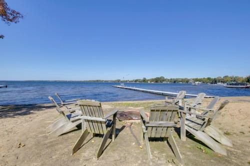 . Rustic Wisconsin Cabin on Shawano Lake!