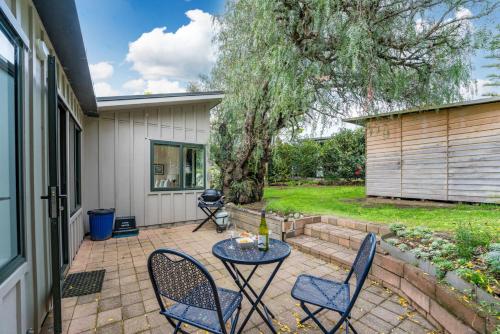 Two-Bedroom House image 4
