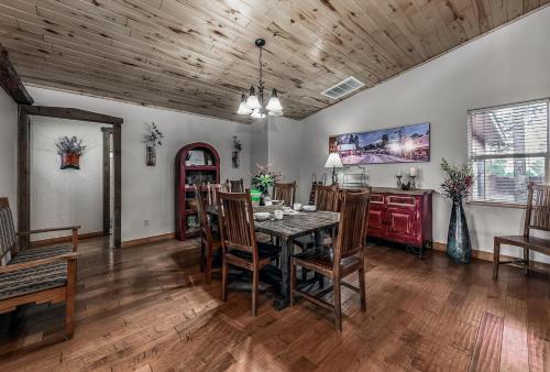 Thunder Lodge - image 10