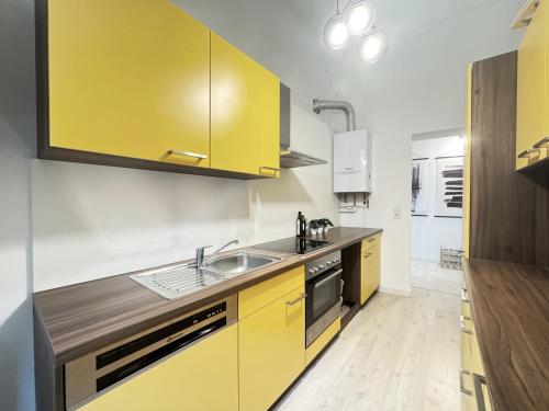 HolidayHome Apartments I Spacious 130qm Apartment Near Berlins Top Sights - image 5