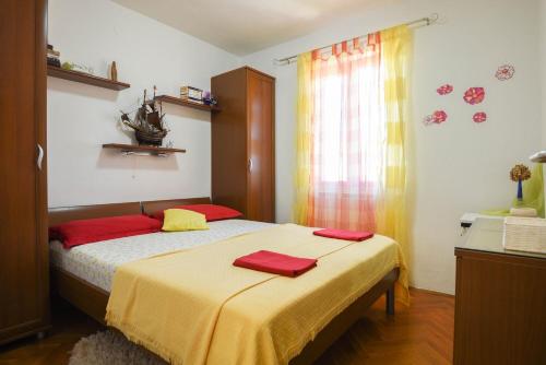Apartment Maja - 50m from beach - image 14