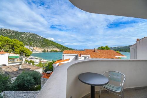 One-Bedroom Apartment with Sea View