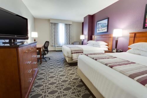2 queen beds