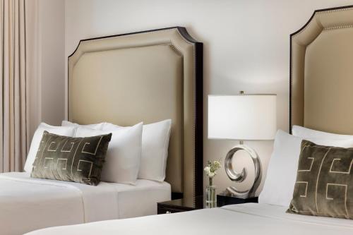 Deluxe Double Room with Two Double Beds image 1