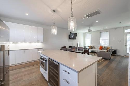 Beautiful 4BR Entire House in DC in Washington, USA
