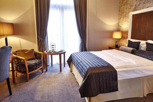 room detail thumbnail 1