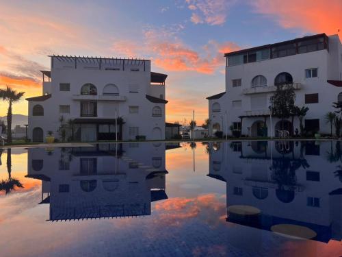 Exterior view, Charmant appartement en residence piscine in Cabo Negro