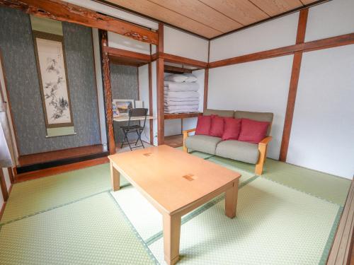 一棟貸し 最大11名 新千歳空港30分 家族連れ グループ向け 貸切宿 安らぎ民家, Chitose (foto 10)