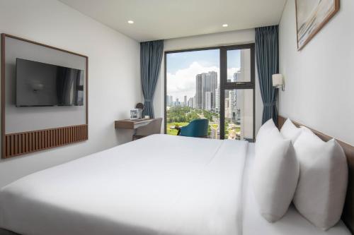 Deluxe Double or Twin Room with View image 6