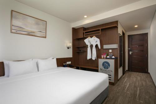 Deluxe Double or Twin Room with View image 5