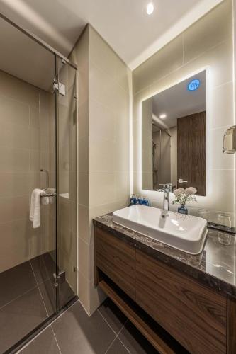 Deluxe Double or Twin Room with View image 3