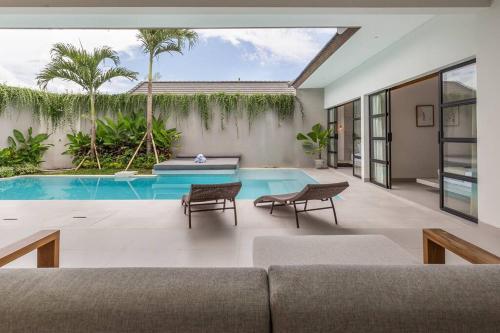 Modern Berawa villa in Canggu - image 5