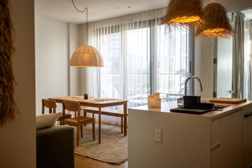 ALONK Entire Penthouse with Skyline Views in Brooklyn, USA