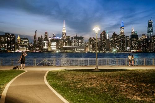 ALONK Entire Penthouse with Skyline Views in Brooklyn, USA