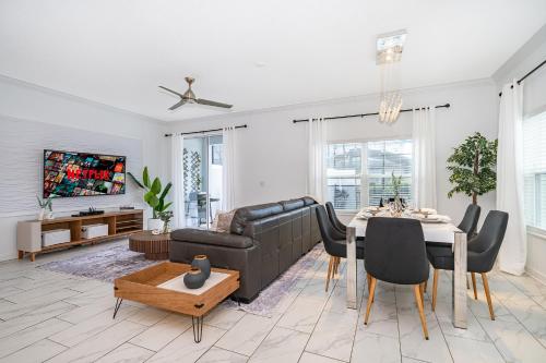 Epic Elegance Home Resort Amenities Disney10 miles in Kissimmee, USA