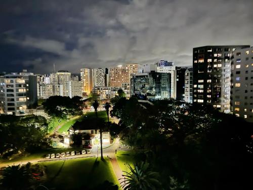 Free carpark, balcony with park views, pool and spa, Auckland (Foto 6)