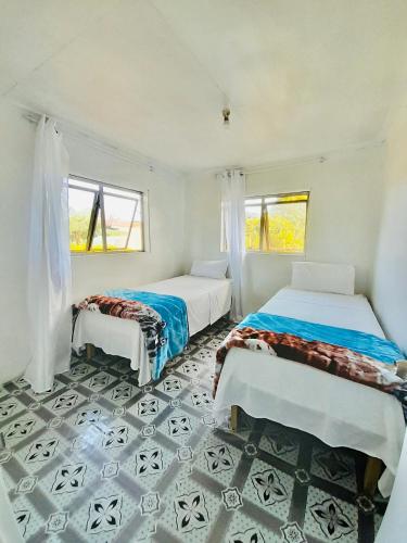 . Tonga Airport Cottage - Private Twin Room with Shared bathroom - Budget Accommodation