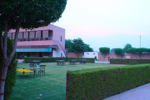 ทัศนียภาพภายนอกโรงแรม, Apple Resort & Restaurant in สิโรดิ