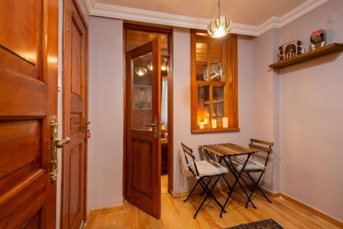 Wonder Wood Hotel - image 2