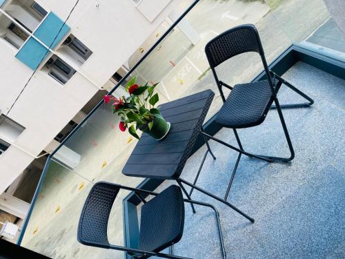 One-Bedroom Apartment with Balcony image 3