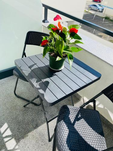 One-Bedroom Apartment with Balcony image 2
