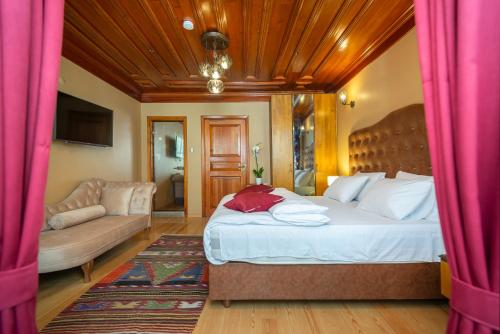 Wonder Wood Hotel - image 4