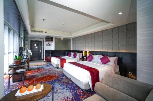 Foto - Aston Pasteur