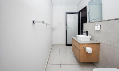 Coral Wood Self Catering Suites and B&B – East London, IA