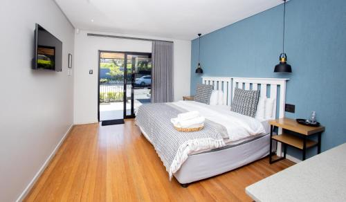 Coral Wood Self Catering Suites and B&B – East London, IA