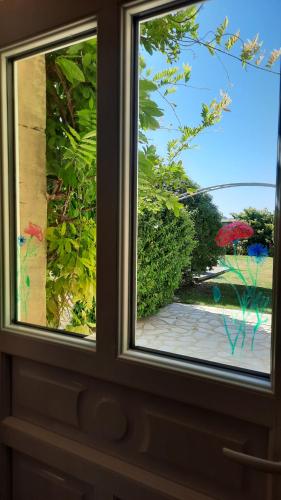 Gite galets et bois flottés proche mer gold beach meublé de tourisme 4 étoiles (Gite galets et bois flottes proche mer gold beach meuble de tourisme 4 etoiles) in Meuvaines