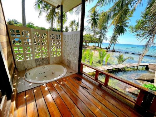 A-Na-Lay Resort in Koh Kood