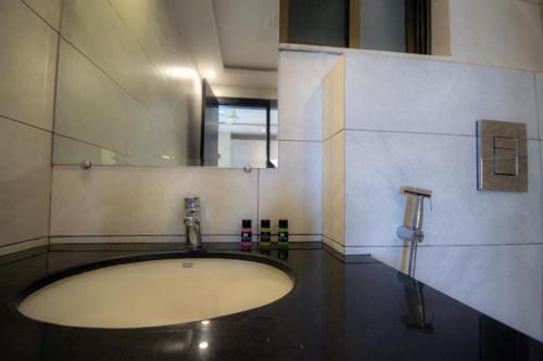 2-Bedroom Luxury Apartment - The Opus Luxury Residences by Book N Rent - image 11