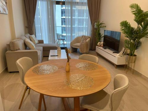 Pleasant New One Bedroom Apartment Azizi Riviera, Дубай (фото 7)