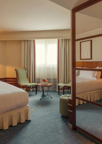 room detail thumbnail 1
