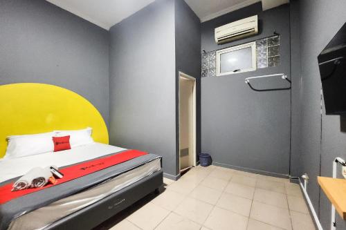 room detail thumbnail 2