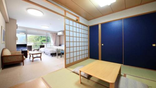 50m2 Western Japanese room with 2 Single Beds - No pets