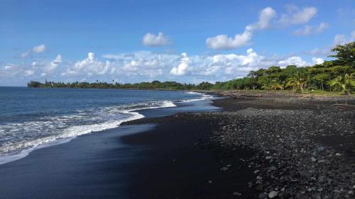 Strand, Léana Home à TAUTIRA (Leana Home a TAUTIRA) in Tautira