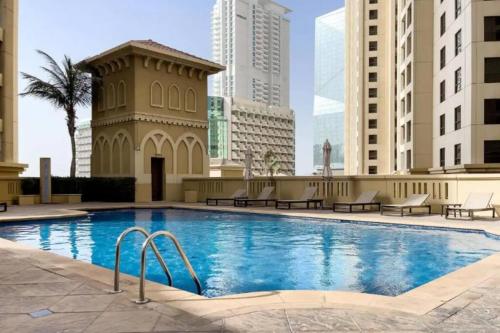 4BR Jumeirah Beach Stay with Dubai Eye Views & Near Marina Walk, Dubái (foto 2)