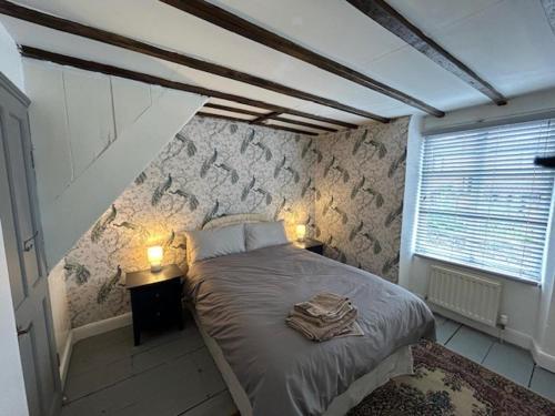 Quaint High Street Cottage in Northampton gîte à louer Kettering Park Hotel And Spa