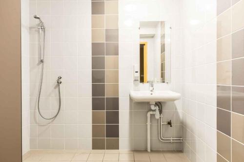 Centre International de Séjour Room Type - Triple Room with Private Bathroom
