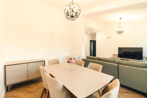 Deluxe Suite image 10