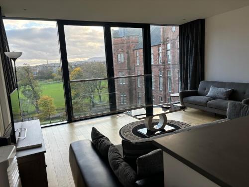 Executive Quartermile apartment near to Castle University with park view - image 2