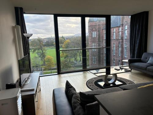 Executive Quartermile apartment near to Castle University with park view - image 10