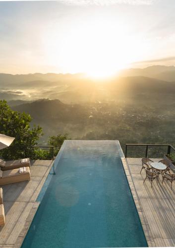 مسبح, W15 Ambuluwawa in جامبولا