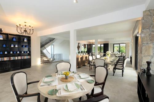 مطعم, W15 Ambuluwawa in جامبولا