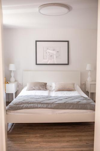 2 twin beds, 1 sofa bed