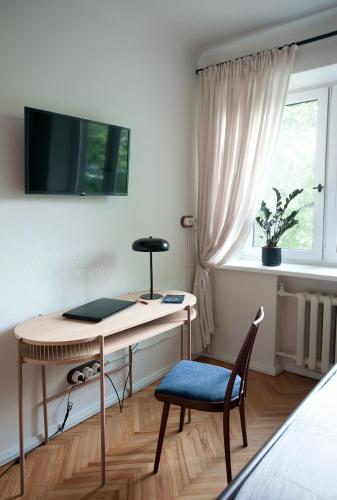 Teika No 2 Apartment-Retro on Brivibas street-free Parking
