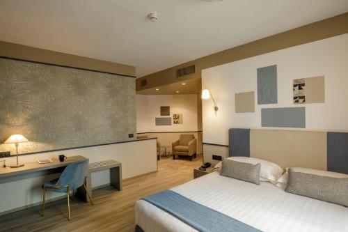 1 king bed, 1 sofa bed